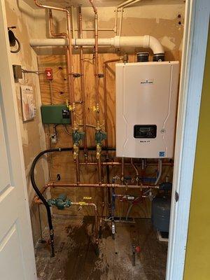 3 zone wall hung combi boiler doing domestic hot water and hot water baseboard for heat