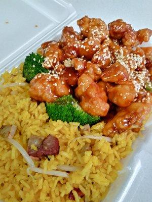 Sesame chicken lunch was very 👍!