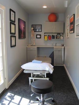 Physical therapy table