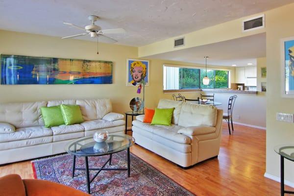 Anna Maria island Bird's Nest apartments' living room