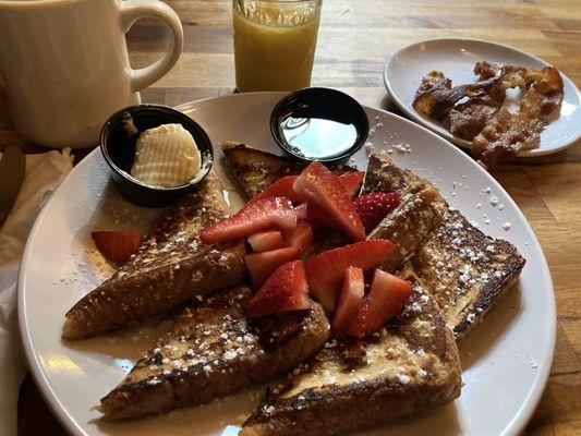 French toast with strawberries