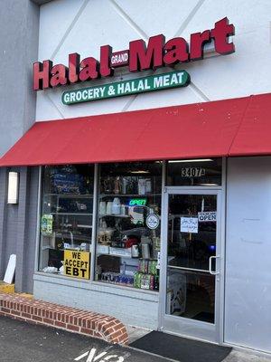 Halal Grand Mart
Halal meat, grocery, bakery, kitchen needs, dried fruits. Rices and 
Much more.