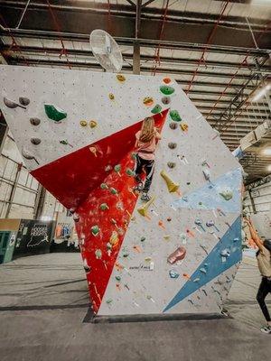 Bouldering/free climb structure