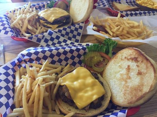 Top: Hot & Juicy burger. Bottom: Bacon Cheese burger.