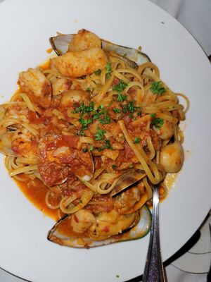 Seafood Combo Spicy Red Sauce: Fish, shrimp, scallops, clams, mussels, and chunks of garlic. DIVINE.