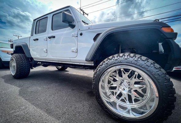 Get Lifted! Full Suspension Lifts, Rims, and Specialty Tires