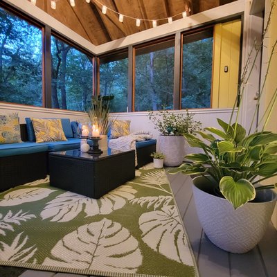 Screen porch décor