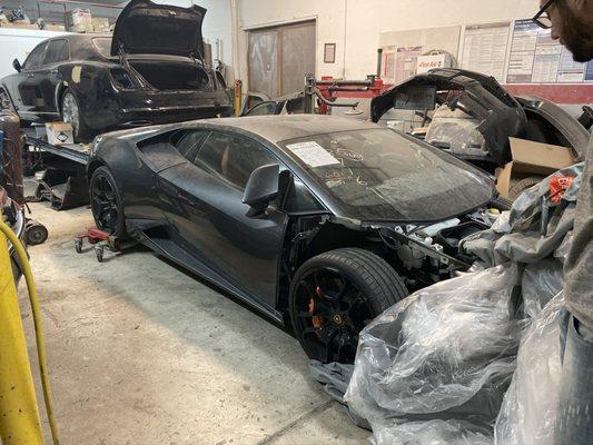 Front damaged Lamborghini Huracan (before)