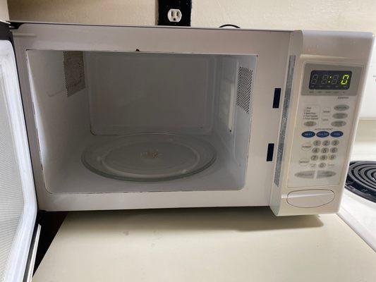 Microwave is pristine.