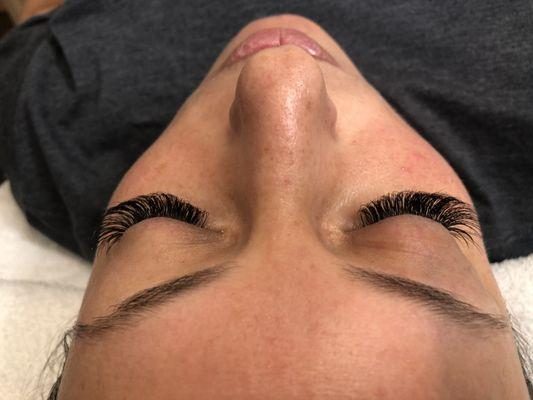 Best lashes carefully keeping you natural lashes intact!