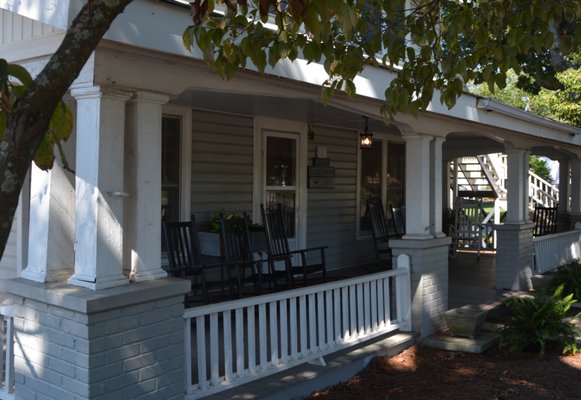 Front Porch (Stoop)