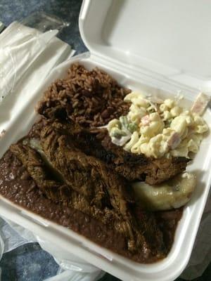 Mac & Cheese, Blackbean Rice, refried black beans, sweet banana, & steak ! OMG Yahhhs