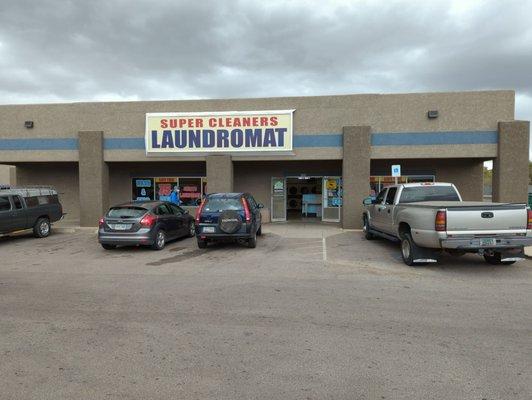 Super Cleaners & Laundromat