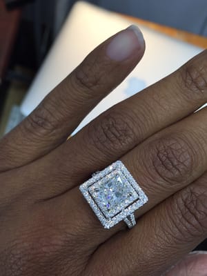 2cts G VS2 center stone set in platinum diamond pave band