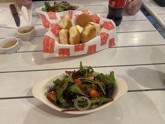 Yummy salad & some buttered rolls !