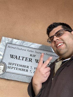 Me with Walter Whites Tombstone taking a fan selfie