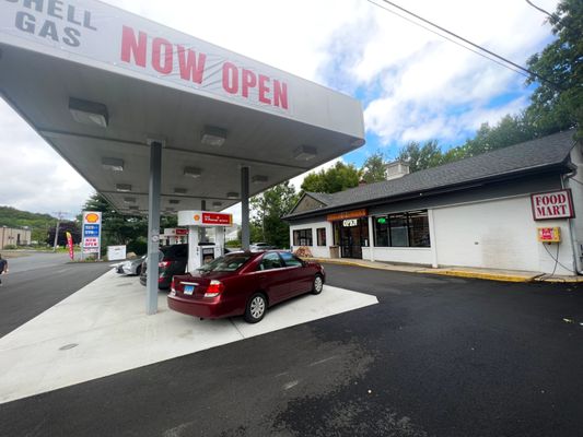 Shell 711 Rubber Ave. Naugatuck, CT 06770