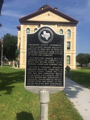 Plaque on the history of the courthouse. 28th oldest existing courthouse.