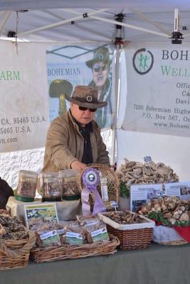 Mr. Kim and his mushrooms. Super yummy!!!