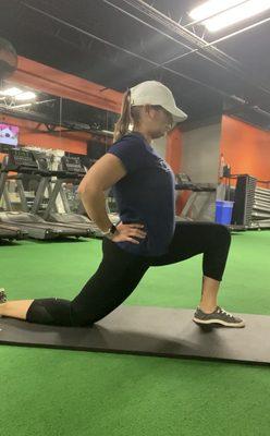 Runner's lunge - hip flexor/quad stretch