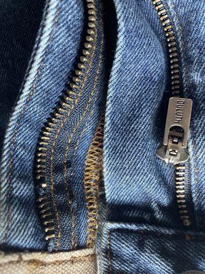 Defective zipper