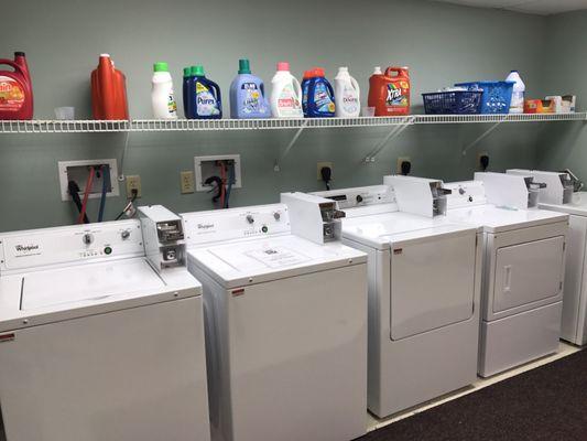 24 hour laundry room on the 1st floor