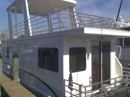 Aries Houseboat in Baltimore by Rock On Rentals