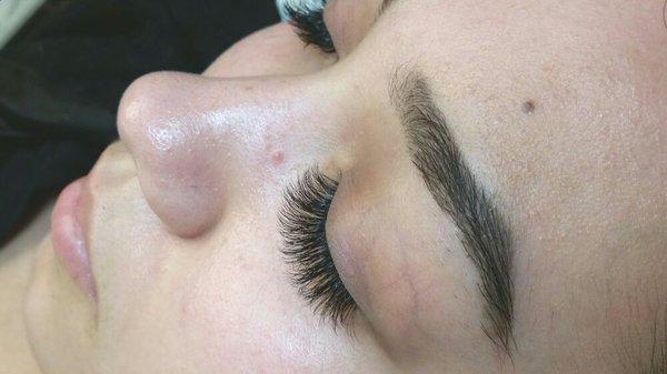 Full set of VOLUME lashes