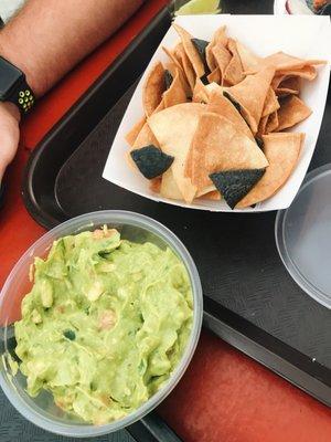 guac & chips