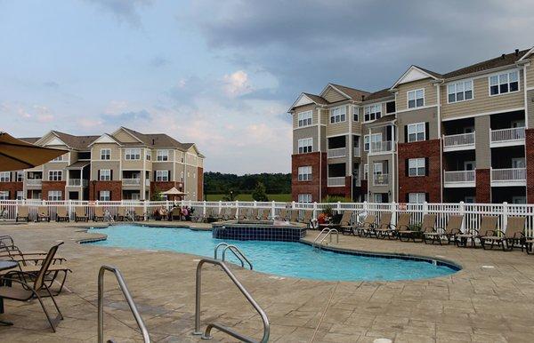 Wexford Village's resort style pool with a hot tub and kiddie pool.