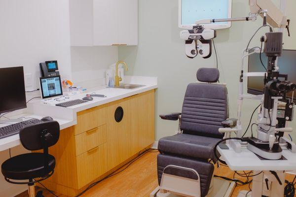 Modern Spectacle Eyecare exam room