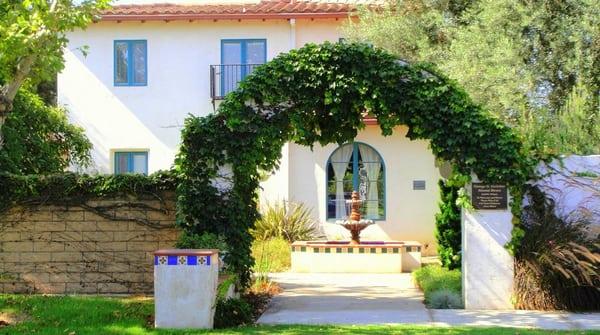 Entrance archway (photo courtesy of CSUF Alumni Association)