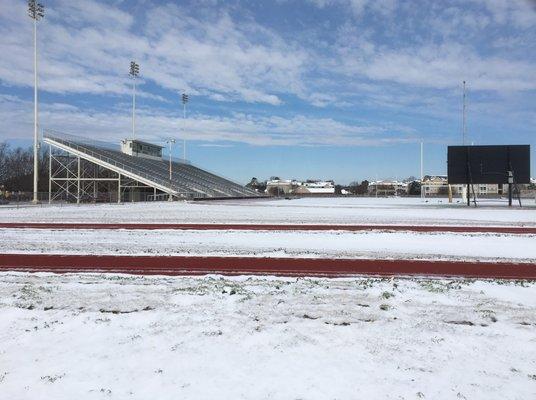 1/16/18 Tuesday. 24 degrees. No pickup football game on a Snow Day? Where are the youth? Back in my day, we woulda had full squads with subs