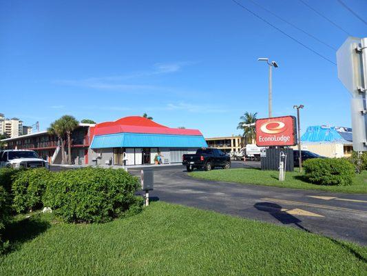 Econo Lodge North