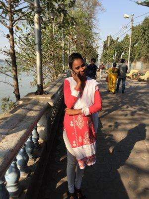 Cell phones everywhere, Ganges River Walk, Kolkata