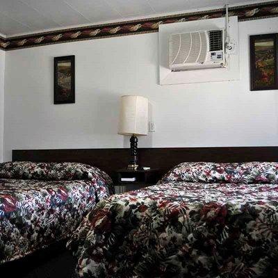 Western Motel Lovell Room