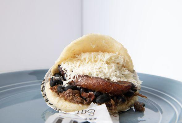 Arepa Pabellon

Beef shredded, sweet plantain, black beans and llanero Cheese