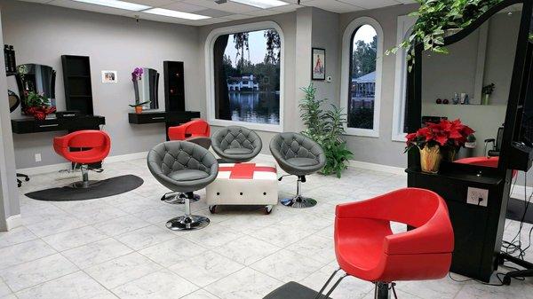 Enjoy the relaxing comfort of this waterfront Salon