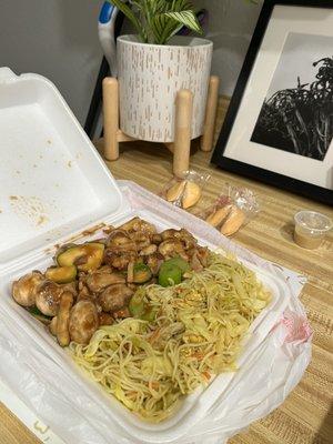 Singapore noodles & mushroom chicken