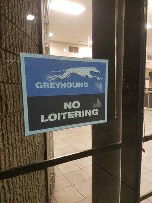 No littering. Spelled wrong.