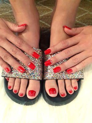 Manicura con dipping and pedicura