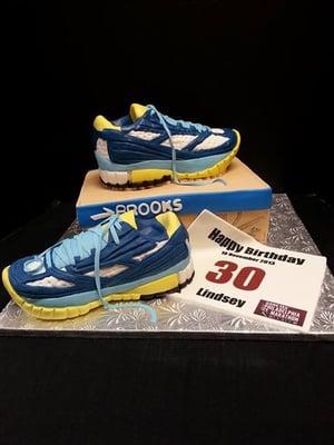 Running shoes cake