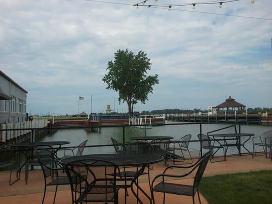 Nice big view of cedar point but nobody comes here.