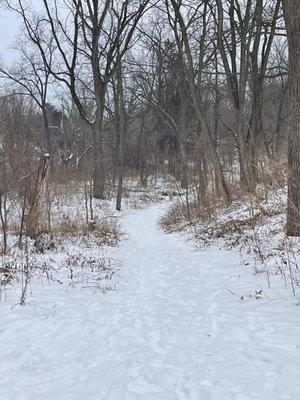 Trail to the right of the entrance