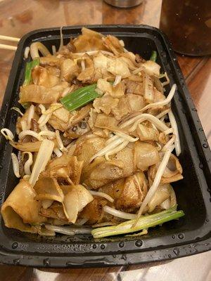 E12. Beef Chow Fun