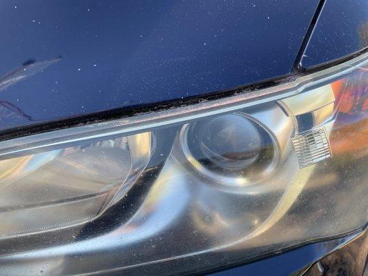 More damage, you can still see the sanding compound used at the top of the headlight.