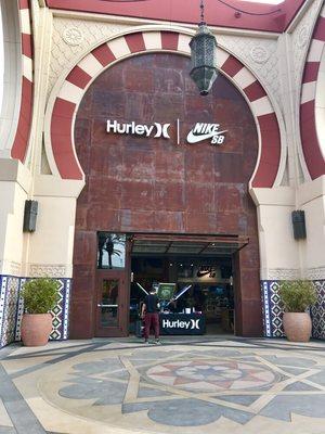 Hurley NikeSB @ IRVINE SPECTRUM CENTER, Irvine, CA!  Wonderful Outdoor Shopping!  (Thanksgiving Weekend 2018)