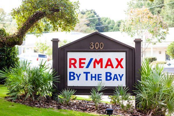 Christi Mossburg - Re/Max By The Bay