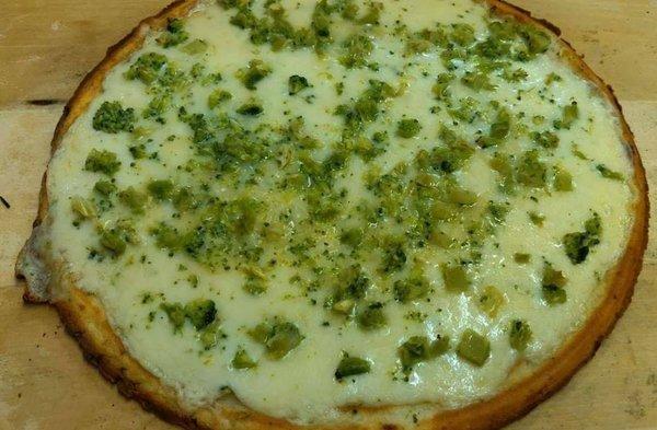 Cauliflower Crust Pizza with Broccoli