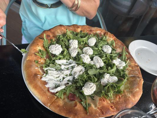 Pizza with Mozz and Arugula